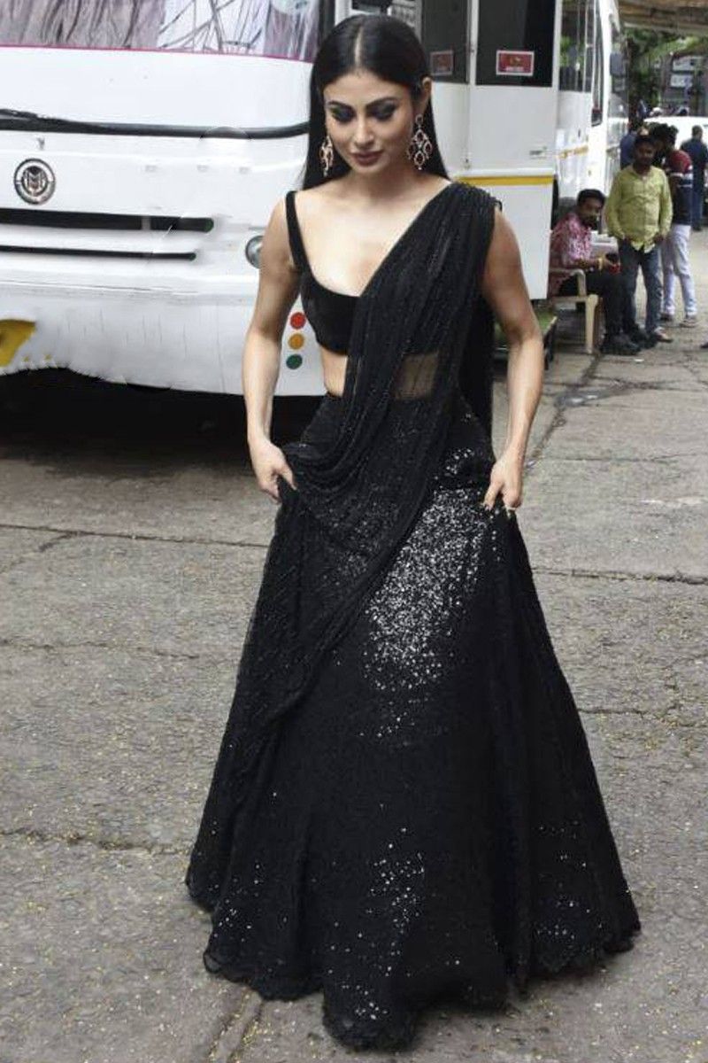 Sobhita Dhulipala's sparkling black gown by Deme Love is opulently  glamourous from all sides : Bollywood News - Bollywood Hungama