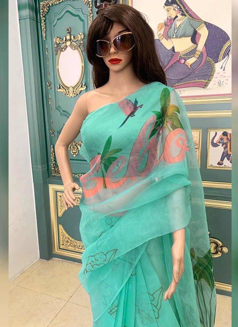 Glamour Doll Kareena Kapoor Khan Hot Images In Sarees