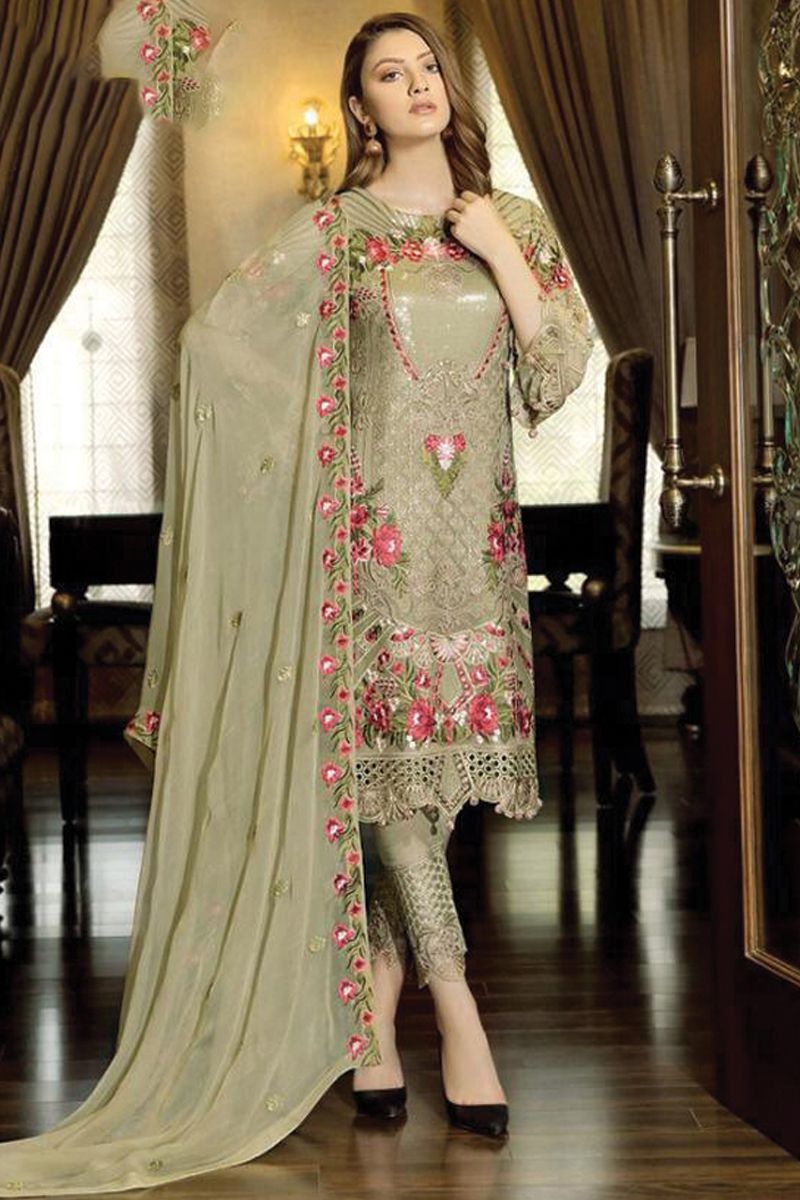 House of Zargham - The Perfect Mehndi suit.. love the colour combination 😍  Dm or WhatsApp on 07966594600 to order #asian #asianfashion #asianclothes  #readymade #newlòok #pakistanfashion #fashion #shalwarkameez #party  #partyasianwear #designer #desi #