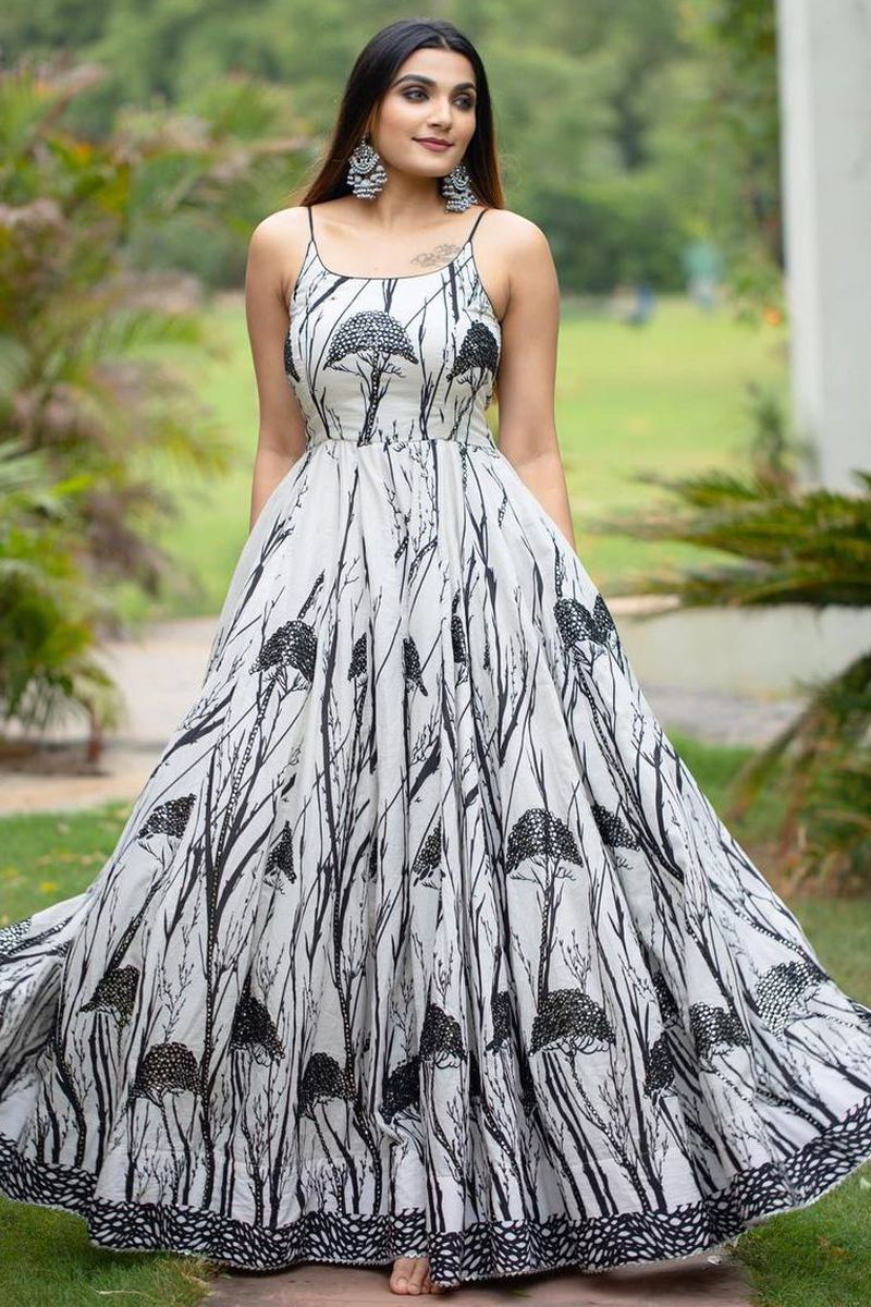 How to wear a Saree like an Anarkali Dress - YouTube