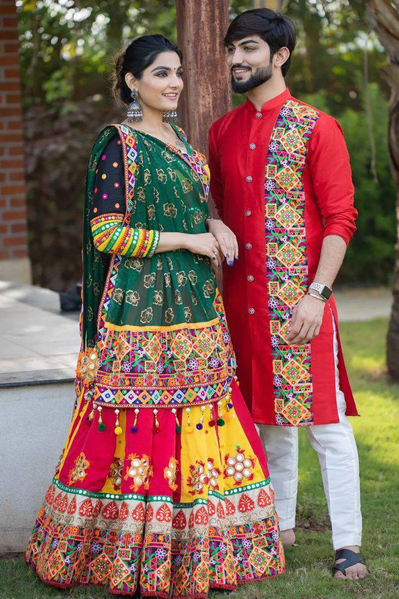 6,651 Couple Indian Traditional Stock Photos - Free & Royalty-Free Stock  Photos from Dreamstime