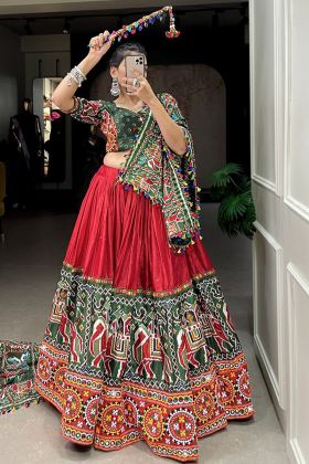Loved Kiara Advani's breathtaking red bridal lehenga choli from JugJugg  Jeeyo? It costs ₹3 lakh | Fashion Trends - Hindustan Times