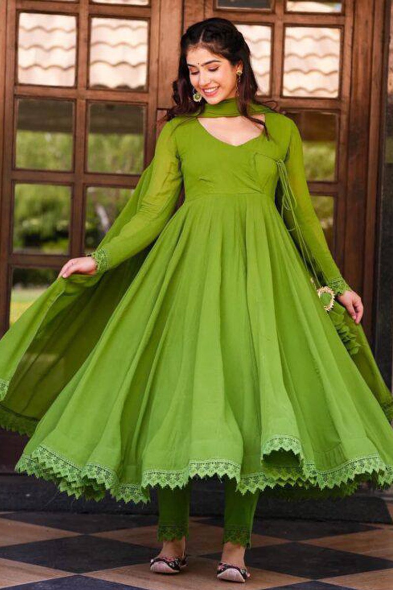 Top 10 Anarkali Dresses To Get A Royal Look This 2022